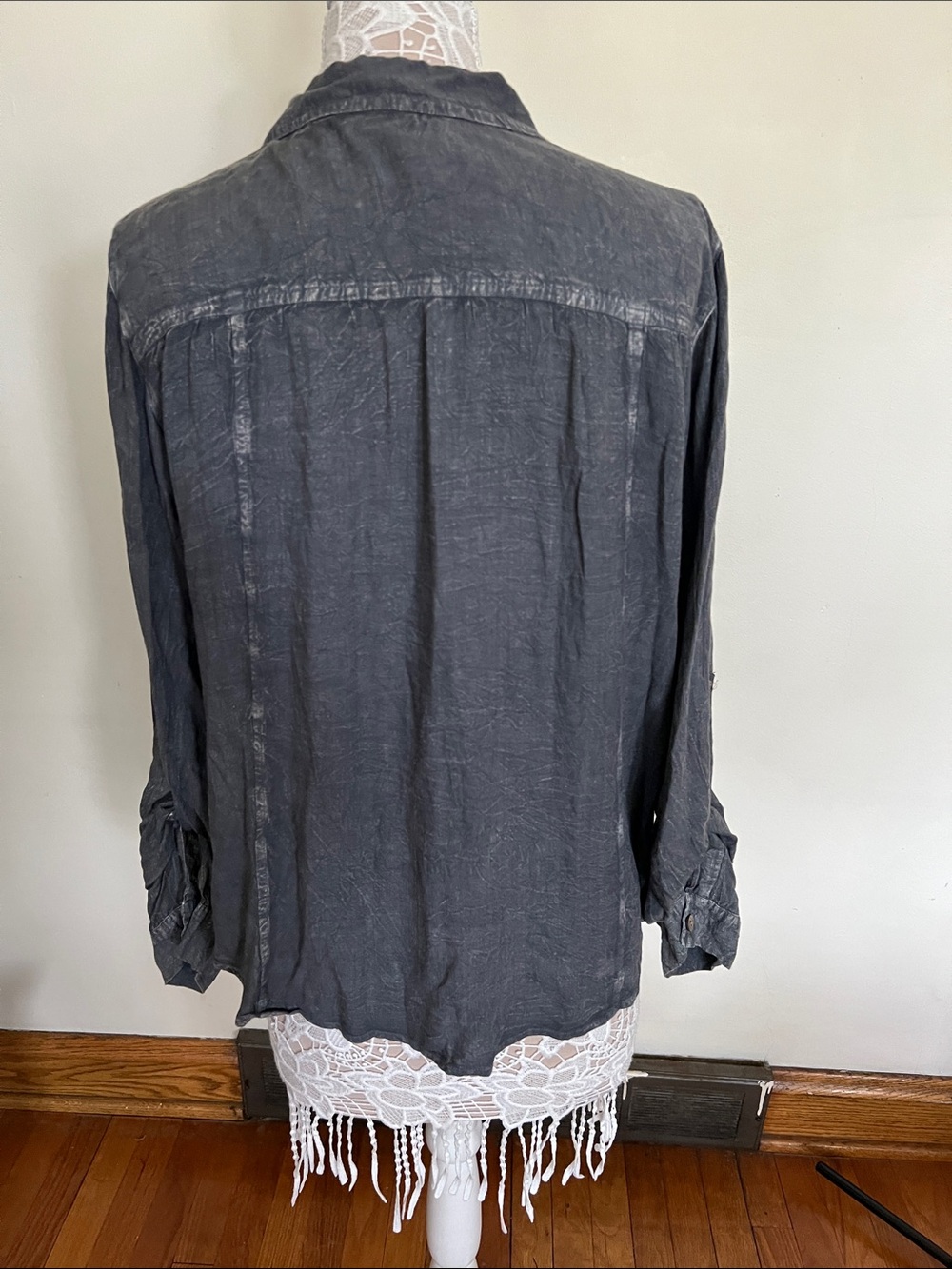 raya sun Gray Linen-Cotton Top with Crochet Detail - Picture 9 of 10
